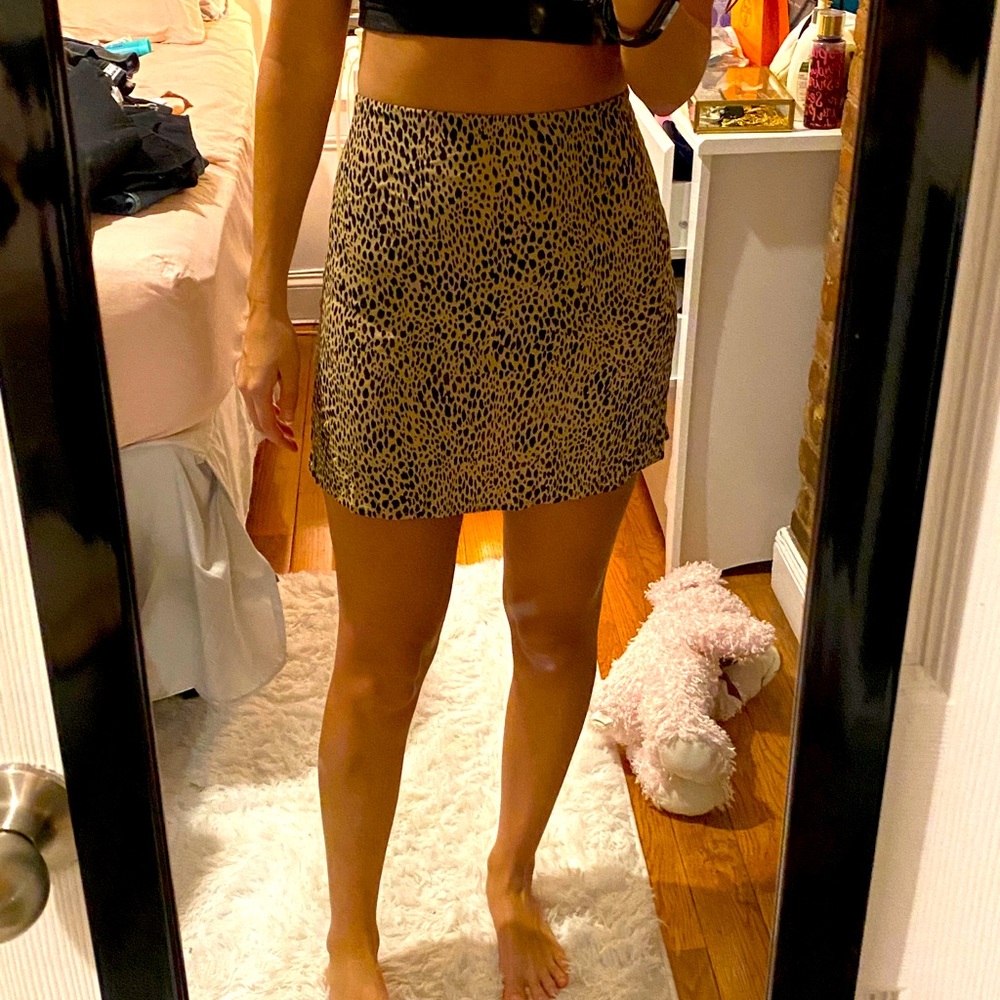 Brandy Melville cheetah spotted skirt